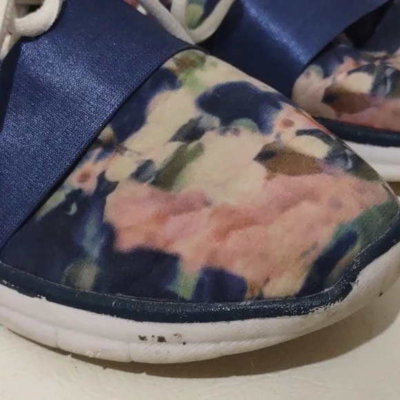 ShoeDazzle blue and pink floral shoe sneaker size 6.5 women flowers - Picture 3 of 11